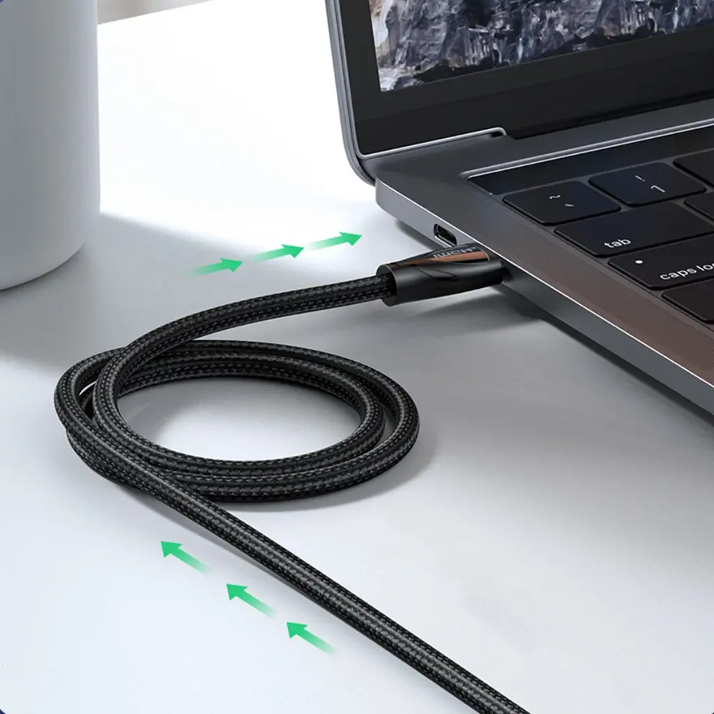 ugreen_hd140_8k_60hz_1.5m_black_hdmi2.1_laptop.webp