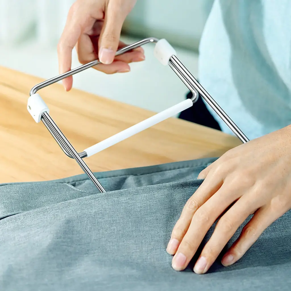 ugreen_adjustable_silver_laptop-stand_compact.webp