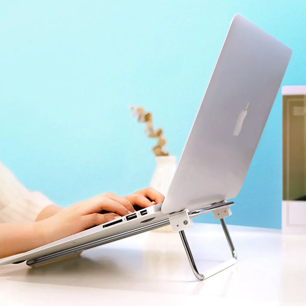 ugreen_adjustable_silver_laptop-stand_typing_alt2.webp